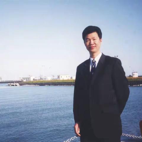 我要做小河中的大鱼 作者：董国兴