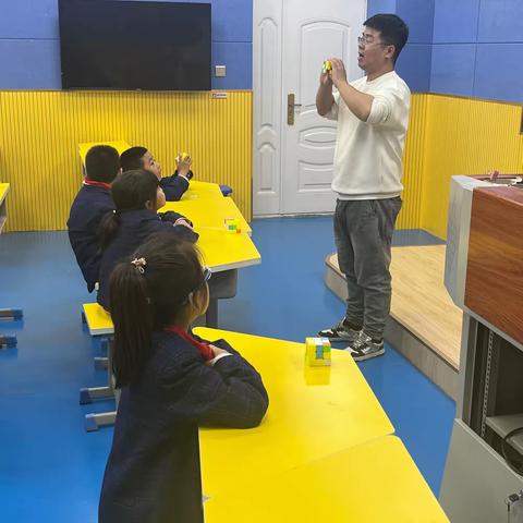 “魔”力无限 · “方”寸之间——钱学森科技小学二年级魔方社团课
