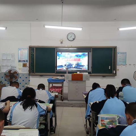 公主岭实验中学观时政新闻课-长征精神