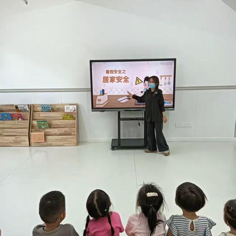 “快乐过暑假 安全不放假”——万宁市兴隆第一小学附属幼儿园暑假安全教育活动