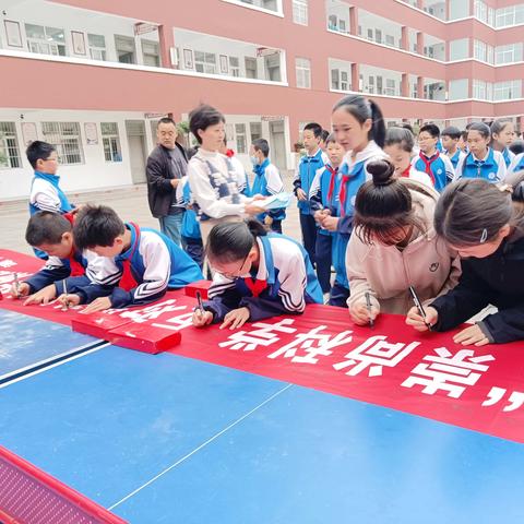 干河陈街道组织柳江路小学广大师生开展“崇尚科学，反对邪教”从我做起签名活动