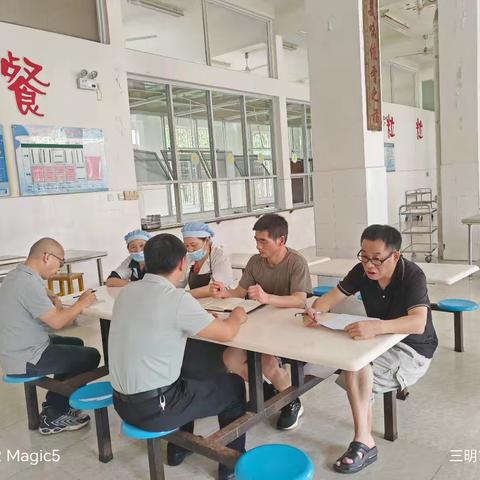 建宁县城关小学召开食堂食品安全现场办公会