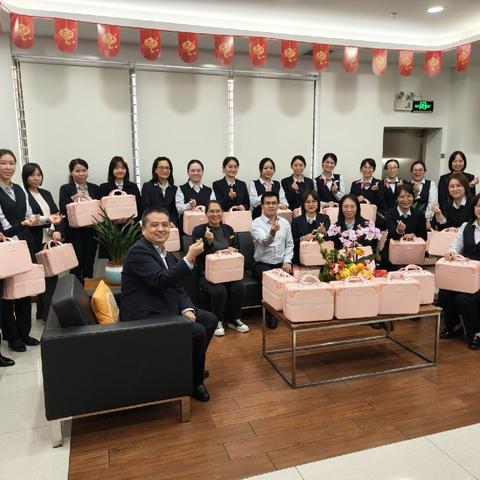 巾帼绽芳华 奋进新征程——小榄支行开展“三八”国际妇女节观影活动