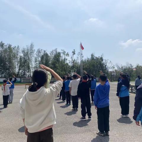 山塘小学爱心义卖活动