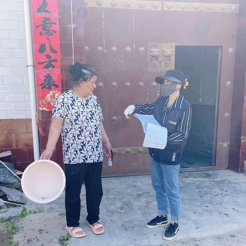 网格员入户解民愁 知民意
