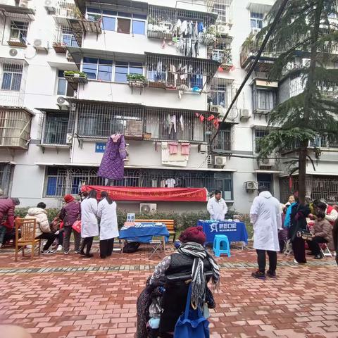 “健康伴我行”活动                ——长江委社区佰穗养老服务中心