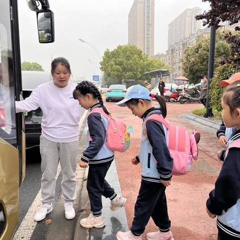 守护多彩生命 探秘动物乐园