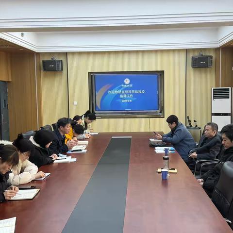 推门听课观常态，把脉教学促提升——郓城县教研室领导莅临英才学校指导工作