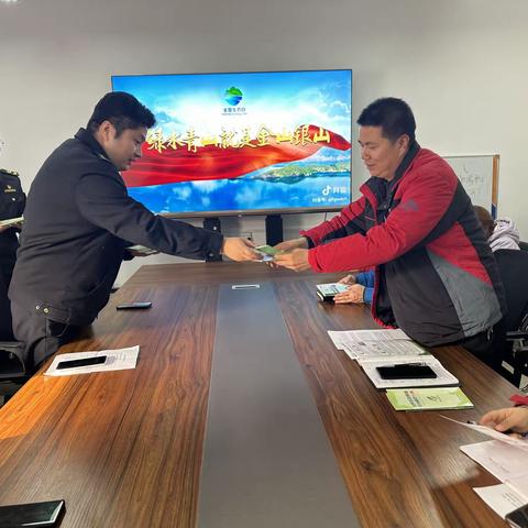 西安市生态环境局高陵分局开展“无废城市”建设进企宣传活动