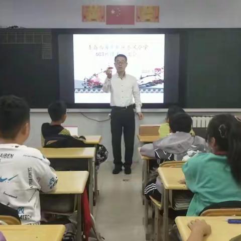 书籍点亮人生，书香洋溢校园——读书交流会。