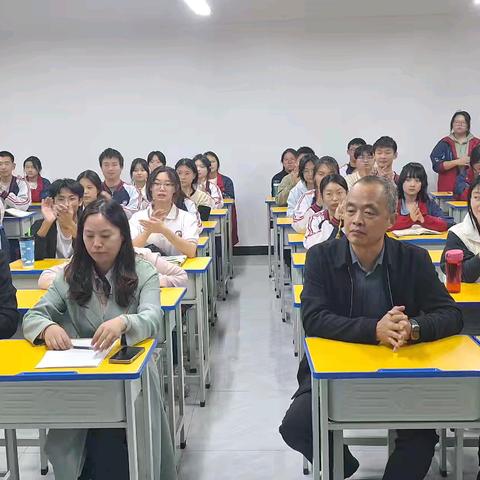 在文学中看世界 在经典中阅人生 ——驻马店一高2023级读书分享会