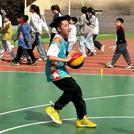 热血“篮”不住！——城北学校五年级篮球赛精彩回顾