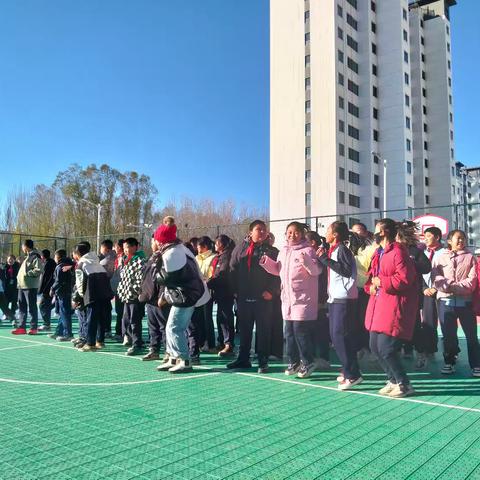 篮间跃动，接力逐风