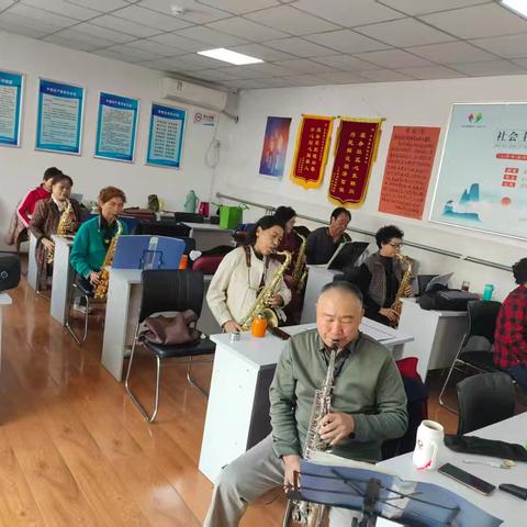【仁德至护.福润社区日间照料中心】开展“银发逐乐，萨克斯里的惬意日常”活动