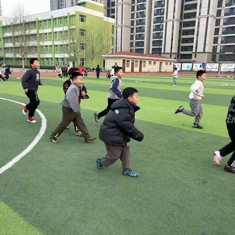 五洲观澜小学三年级足球社团课