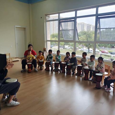 “育”见美好，共“童”成长——京华合木幼儿园萌芽班家长进课堂活动之奥尔夫音乐非洲鼓