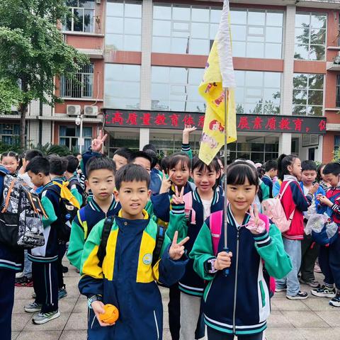 重庆沙坪坝区中梁实验学校七、八年级赴渝乐小镇研学体验活动