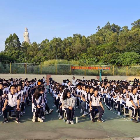 东海新龙中学高二年级学生大会暨第一次月考表彰大会