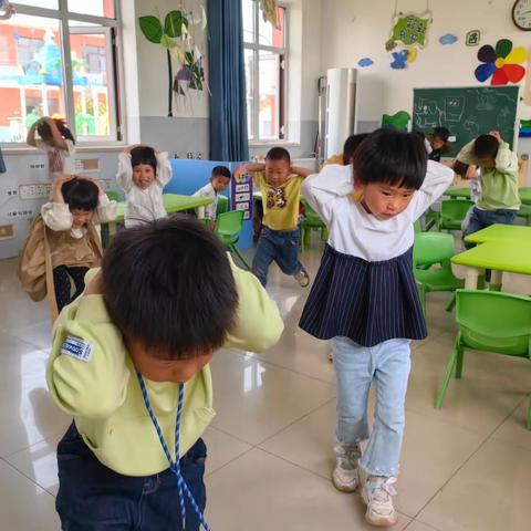 临震不慌，安全相伴——蒲兰小学附设幼儿园开展地震疏散演练活动