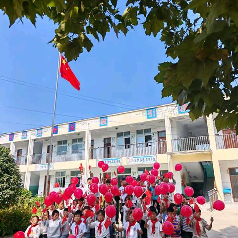洪庄小学全校师生庆国庆活动纪实