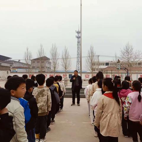 清明祭先烈，精神永流传——新镇镇邢固中心小学