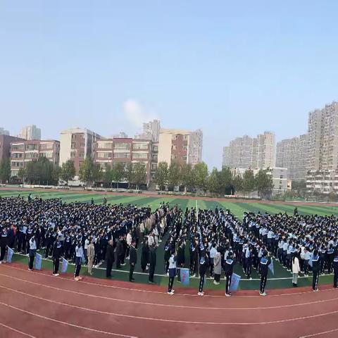 习惯养成促提升 全力以赴迎期中 ‍——滕南中学八年级升旗仪式