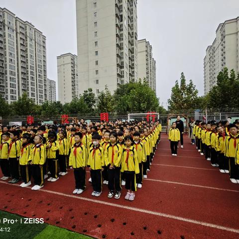 团结向上强国防，携手共进展风采