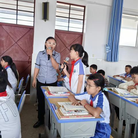 示范 引领 展风采 交流 学习 促成长 ——耿马县五华民族小学校本研修活动