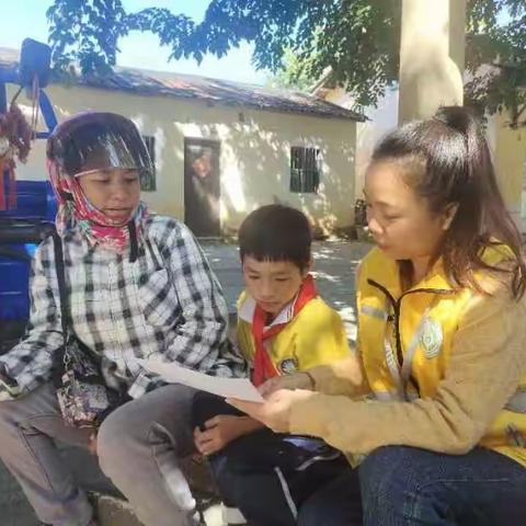 天安乡网格员开展《未成年人网络保护条例》宣传活动