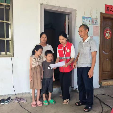 天安乡网格员开展防溺水宣传活动