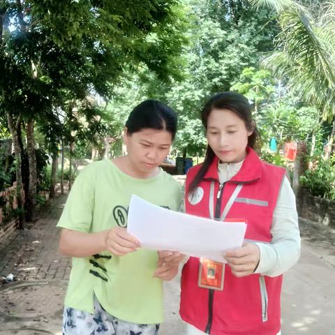 天安乡网格员开展防范电信诈骗宣传活动