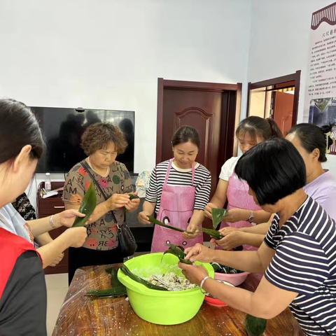 “喜迎端午 情暖社区”--台头社区包粽子活动