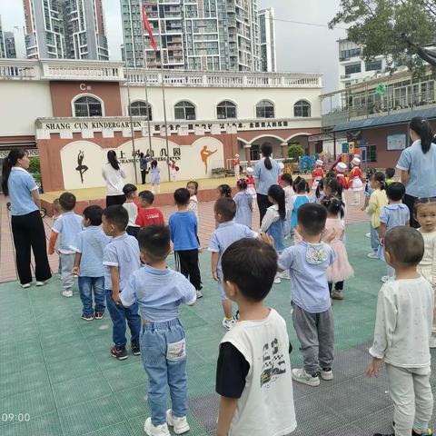 幼儿园的快乐生活 ——小一班