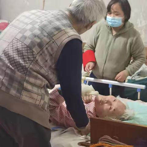 “暖心”上门服务 让行动不便的退役军人及家属医保缴费“少跑腿”