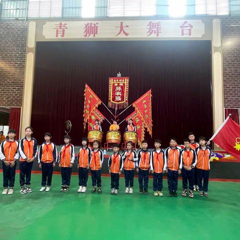 红旗小学“红领巾寻访古城印记”小队在行动