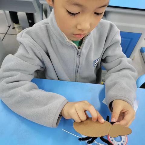 镜泊路小学二年级2班鲨鱼社团STEM主题科学课程“蚊子来了”剪影