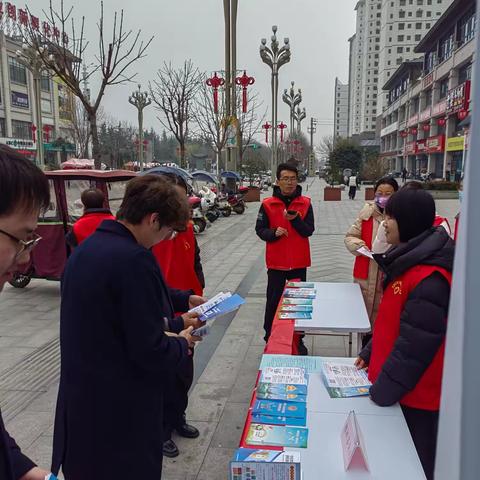 清朗金融进社区 权益守护暖民心——建行秦景北路支行联合社区开展3·15金融消费者权益宣传活动