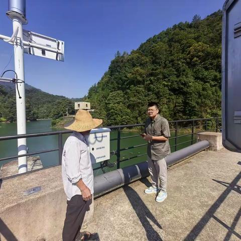 莘口镇河长办巡河不放松