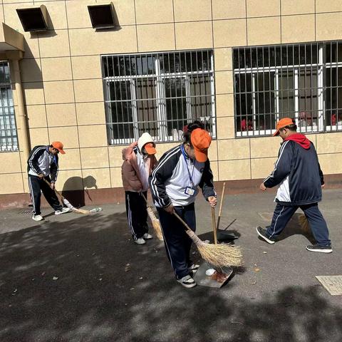 传播“橙色”文化 共创美丽校园上海食品科技学校2311班劳动教育活动