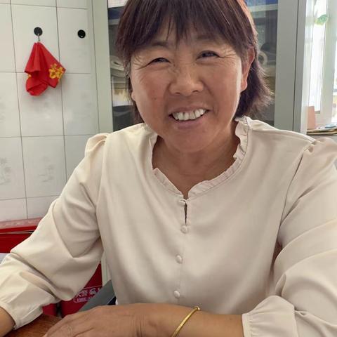 封丘县曹岗乡中心小学教师风采——马金秀老师