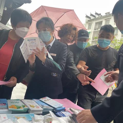 柯城农商银行营业部提效能强服务，现金服务上台阶