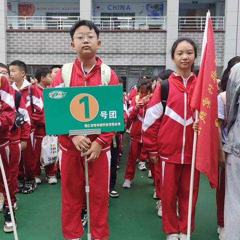 2023年10月30日，铜仁市逸群小学六年级（1）班的师生迎来了秋季研学活动。