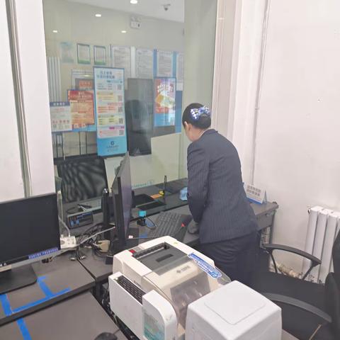 建三江七星支行“网点环境清洁日”