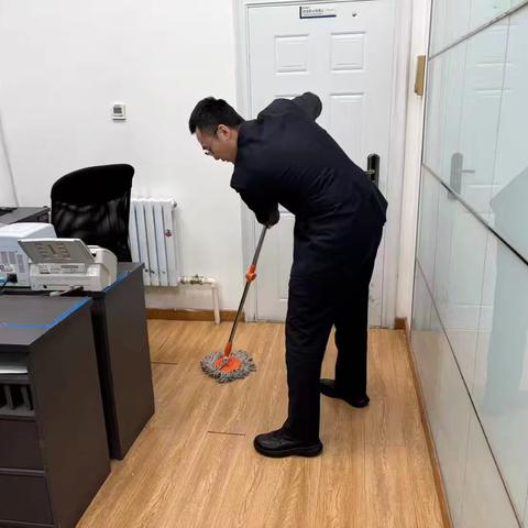 建三江七星支行开展“网点环境清洁日”