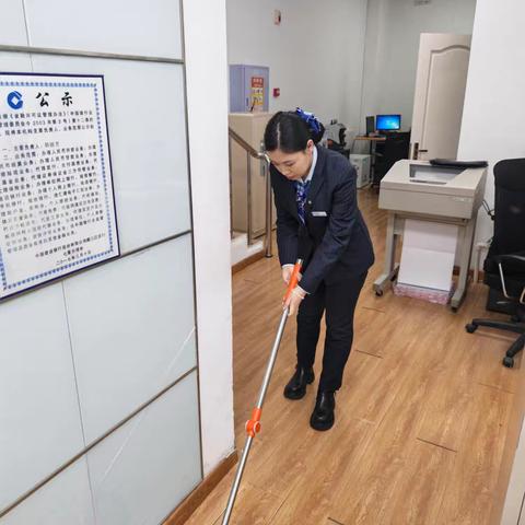 七星支行开展“网点环境清洁日”
