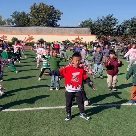 兴华教育集团东校区                    快乐的课间操