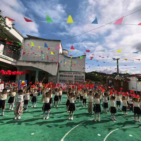 童心绘祖国，巧手绘团圆——和平乡中心幼儿园双节活动，让红色基因与传统文化浸润童心