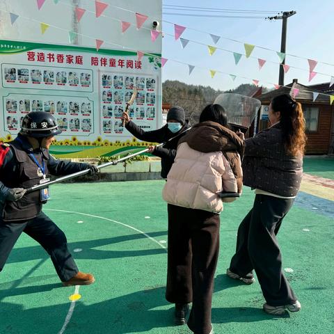 反恐“立”防 童心护航——和平乡中心幼儿园反恐防暴演练活动