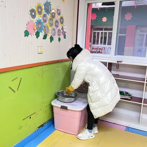 金贝贝幼稚园开学大扫除～