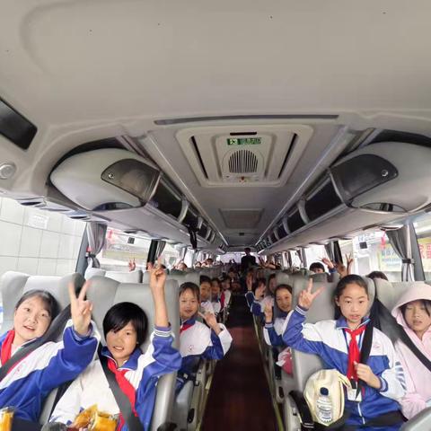 大坪小学四（1）（2）班“熊猫乐园+凤凰古城”双主线研学简记